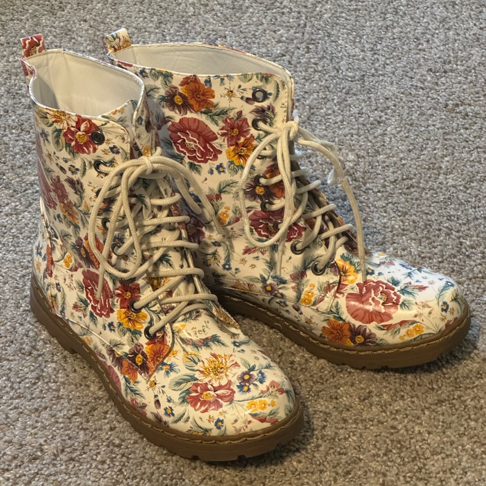 Nature Breeze Floral Combat Boots - Multicolor